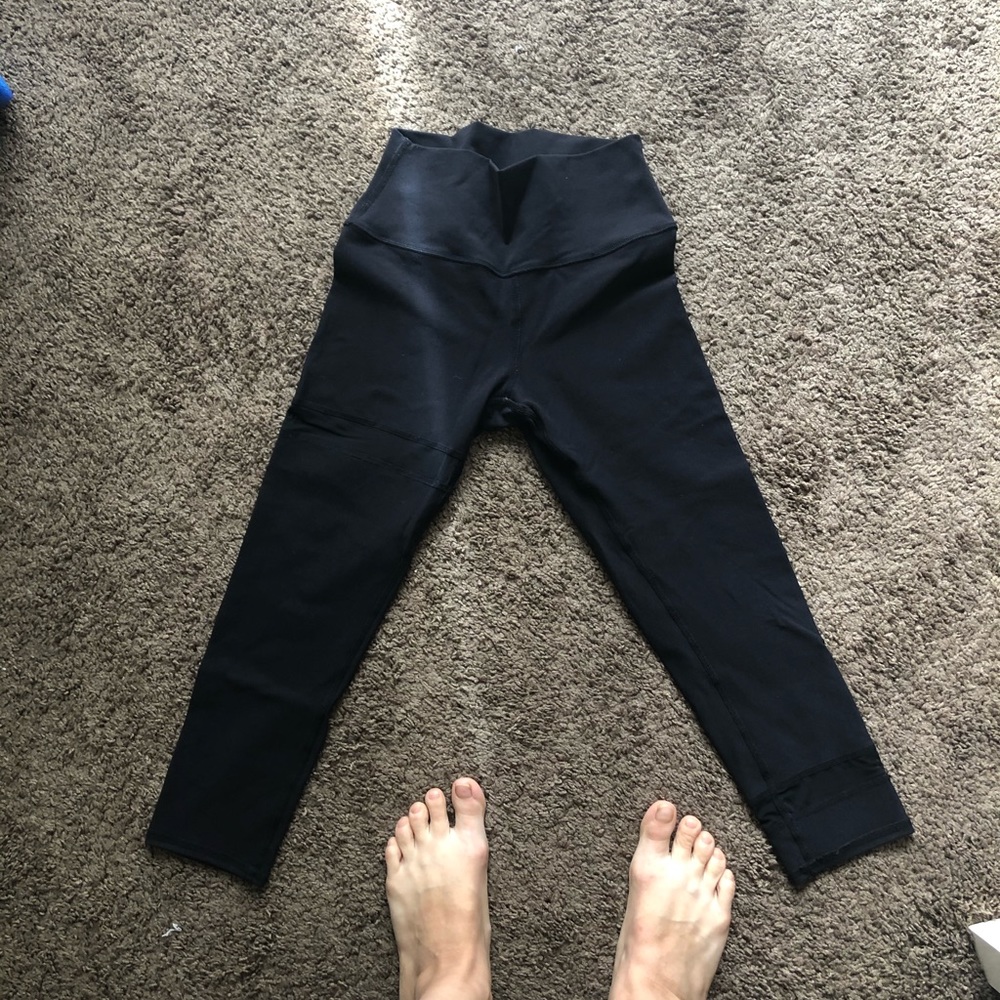 High waist Alo yoga Capri with mesh detail